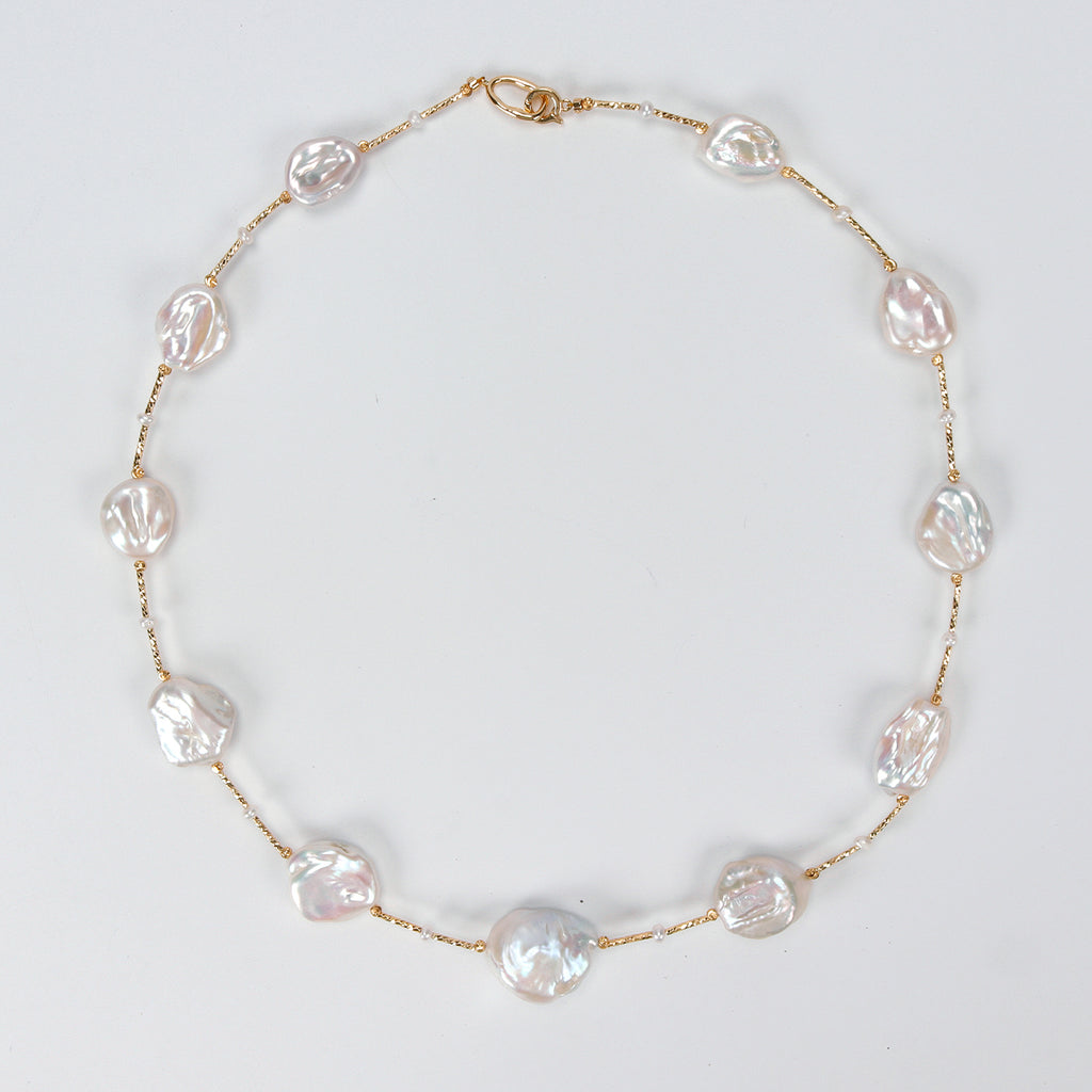 Panic Buying Natural Freshwater White large-sized petal-shaped Baroque Pearl Necklace High-end pearl necklace for women
