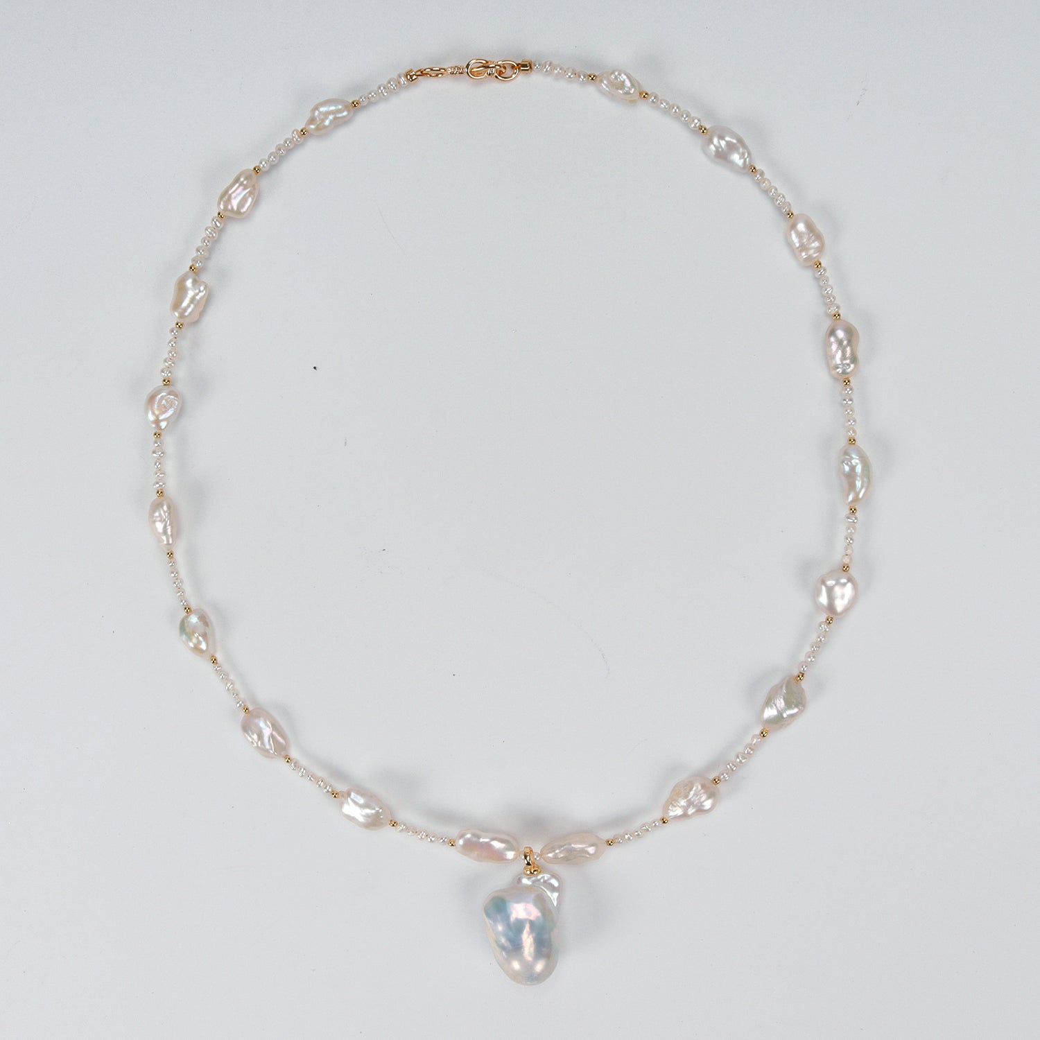 Top Fashion Natural Freshwater White Rice-shaped Pearl Baroque pendant Necklace. Fashionable pearl necklace for women