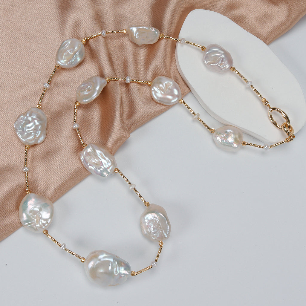 Panic Buying Natural Freshwater White large-sized petal-shaped Baroque Pearl Necklace High-end pearl necklace for women
