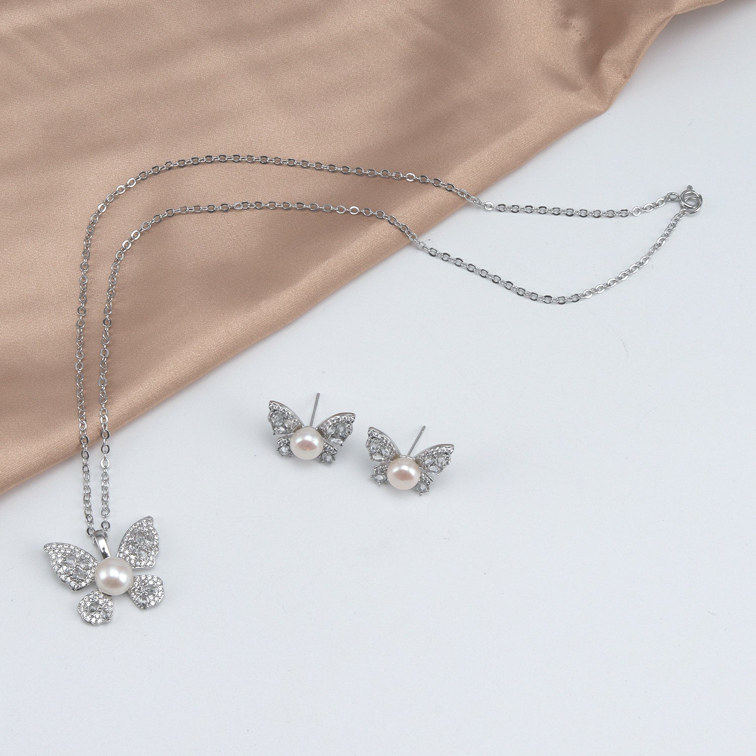 Natural freshwater white pearl butterfly pendant earring set, fashionable pearl set suitable for women