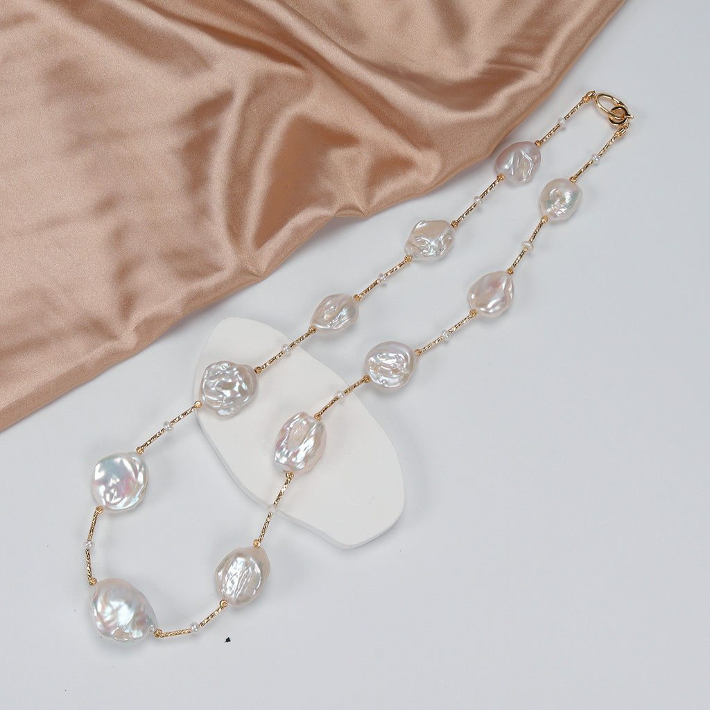 Panic Buying Natural Freshwater White large-sized petal-shaped Baroque Pearl Necklace High-end pearl necklace for women