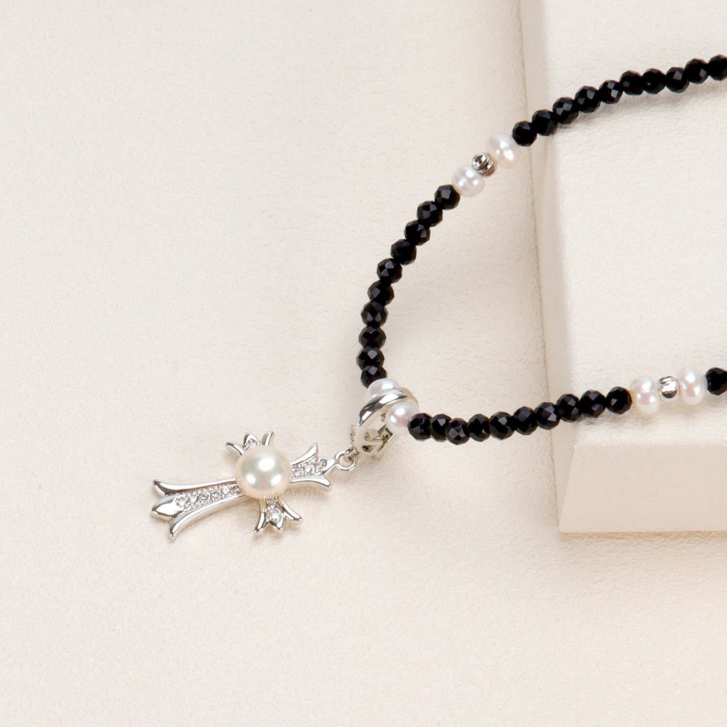 New Design Natural Freshwater White Pearl Popular Cross Star Pendant Necklace Black Spinel Beaded Necklace Jewelry for Women