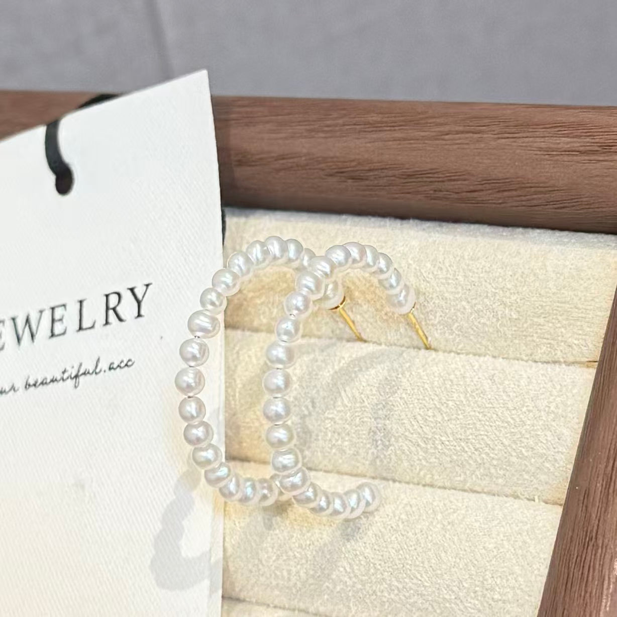 Natural Freshwater white round pearl double C earrings, fashionable high-end pearl earrings for women