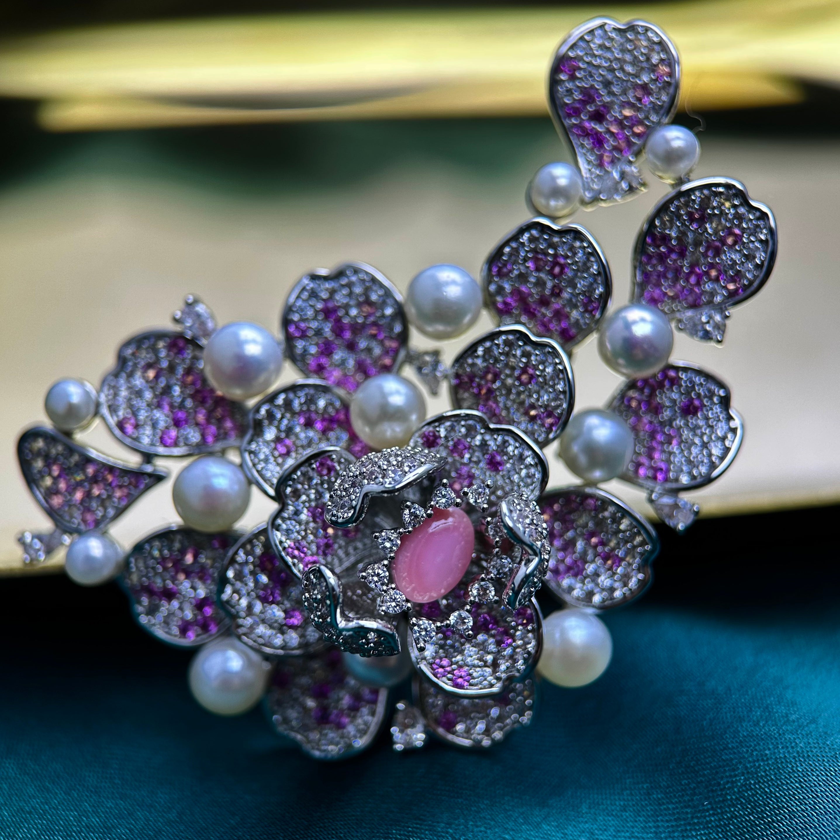 High quality Natural Freshwater pearl flower brooch, fashionable high-end pearl brooch as a gift for women