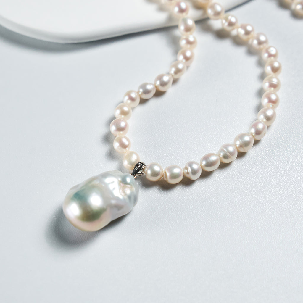 Natural freshwater white irregular Baroque pearl pendant necklace, fashionable high-end pearl necklace for women