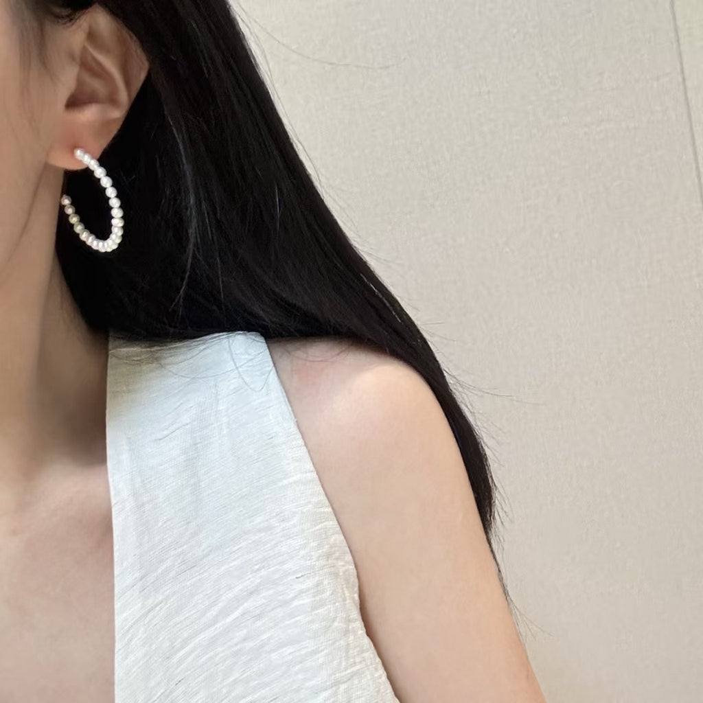 Natural Freshwater white round pearl double C earrings, fashionable high-end pearl earrings for women