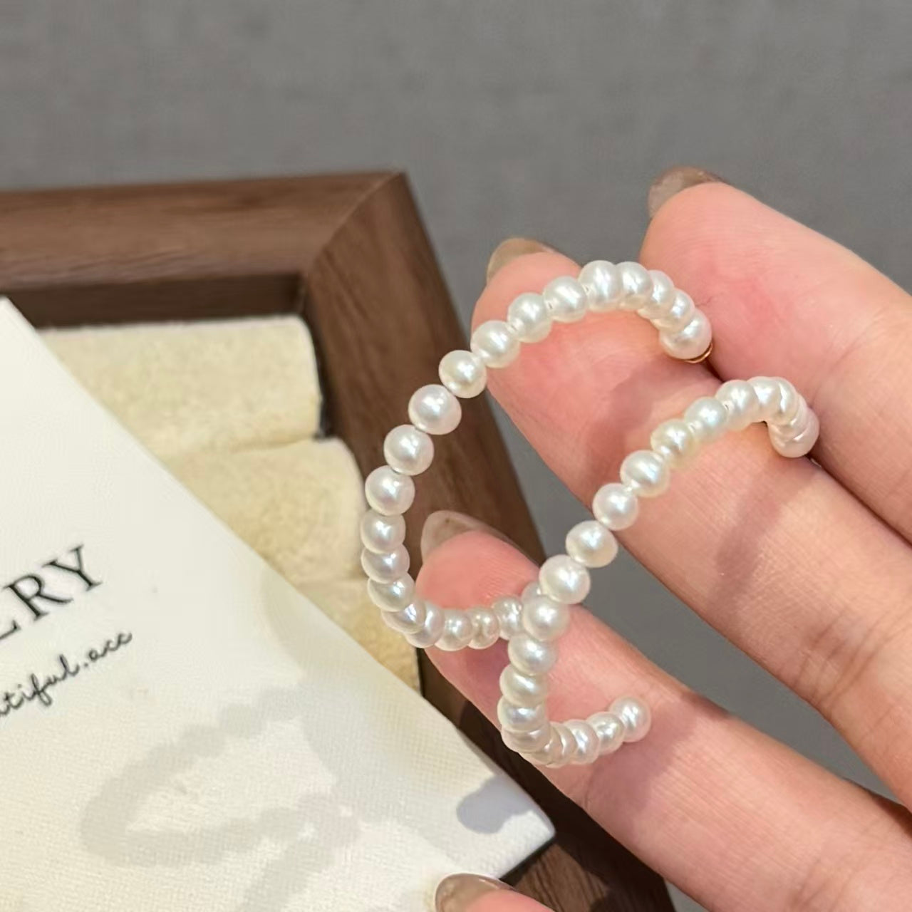 Natural Freshwater white round pearl double C earrings, fashionable high-end pearl earrings for women