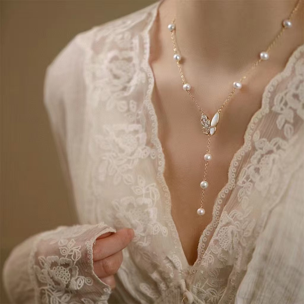 Hot selling Natural Freshwater white pearl starry butterfly necklace, Fashionable and exquisite pearl necklace for women